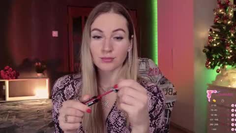 Alisia  Monday to Friday from 10 am to 4 pm GMT 2 online show from 12.18.25