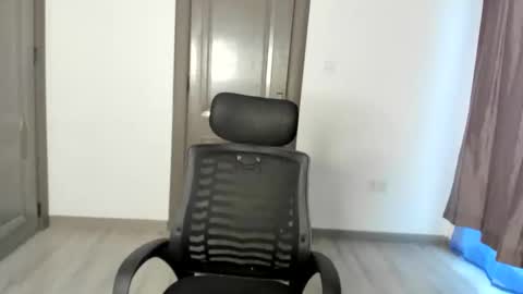 Snapshot of hellotitty_ chatting on 11.10.25 Sandy online show from 11.10.25