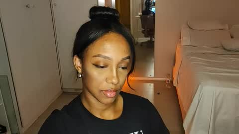 Snapshot of hellsd97 chatting on 03.11.25 hellsd97 online show from 03.11.25