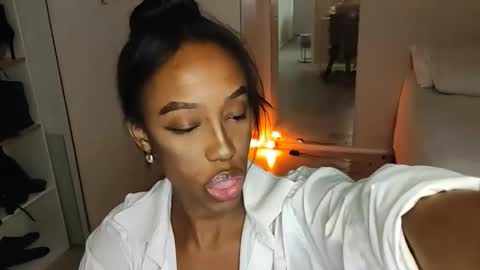 Snapshot of hellsd97 chatting on 03.12.25 hellsd97 online show from 03.12.25