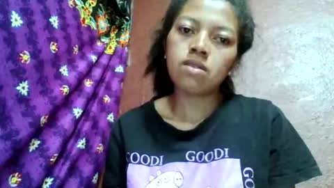 Snapshot of henitsaldy chatting on 04.25.26 henitsaldy online show from 04.25.26