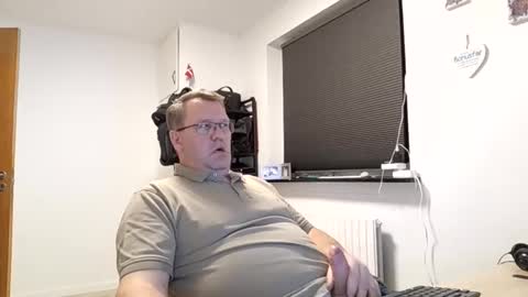 Snapshot of henrikrp1971 chatting on 12.19.24 henrikrp1971 online show from 12.19.24