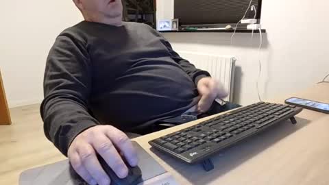 Snapshot of henrikrp1971 chatting on 01.05.25 henrikrp1971 online show from 01.05.25