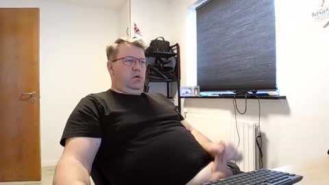 Snapshot of henrikrp1971 chatting on 02.27.25 henrikrp1971 online show from 02.27.25