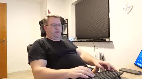 Snapshot of henrikrp1971 chatting on 03.01.25 henrikrp1971 online show from 03.01.25