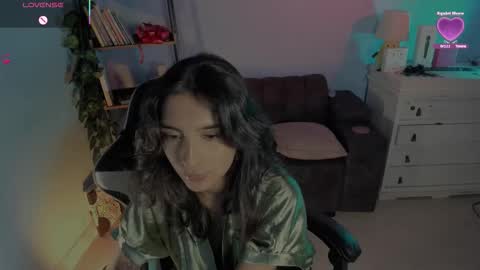 Hello I am Valentina independent Colombian model I love sensuality and pleasure welcome online show from 03.18.26