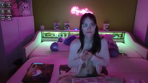 HeraLuna  online show from 02.14.25