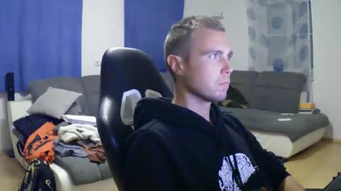 Snapshot of herbstenden chatting on 09.24.25 John Pearl online show from 09.24.25