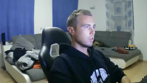 Snapshot of herbstenden chatting on 09.30.25 John Pearl online show from 09.30.25