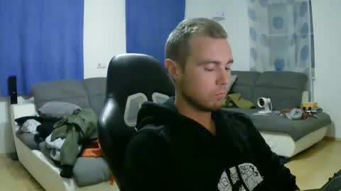 Snapshot of herbstenden chatting on 10.01.25 John Pearl online show from 10.01.25