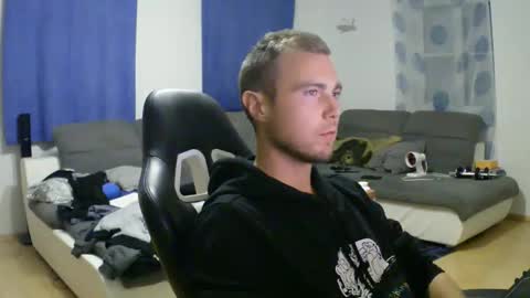 Snapshot of herbstenden chatting on 10.03.25 John Pearl online show from 10.03.25