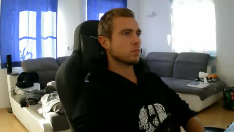 Snapshot of herbstenden chatting on 11.06.25 John Pearl online show from 11.06.25