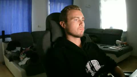 Snapshot of herbstenden chatting on 11.09.25 John Pearl online show from 11.09.25