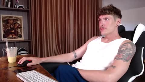 Snapshot of hercules__ chatting on 10.04.25 Gregblonde Alextattoo online show from 10.04.25