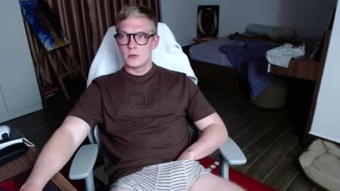 Snapshot of hercules__ chatting on 10.17.25 Gregblonde Alextattoo online show from 10.17.25