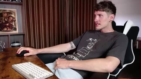 Snapshot of hercules__ chatting on 10.29.25 Gregblonde Alextattoo online show from 10.29.25