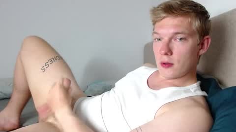 Snapshot of hercules__ chatting on 11.01.25 Gregblonde Alextattoo online show from 11.01.25