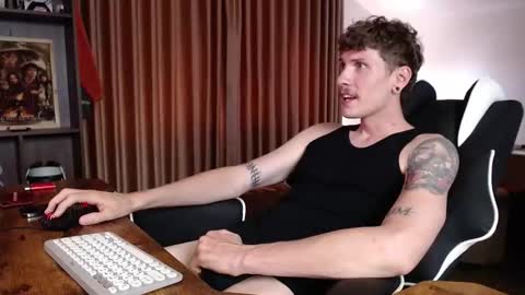 Snapshot of hercules__ chatting on 12.05.25 Gregblonde Alextattoo online show from 12.05.25