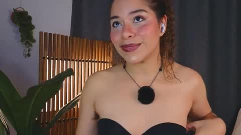 Snapshot of hercyqueen chatting on 10.17.25 hercyqueen online show from 10.17.25