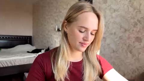 Snapshot of hermiladziekan chatting on 09.15.25 Sylvia online show from 09.15.25