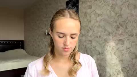 Snapshot of hermiladziekan chatting on 09.17.25 Sylvia online show from 09.17.25