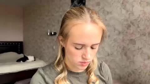 Snapshot of hermiladziekan chatting on 09.19.25 Sylvia online show from 09.19.25