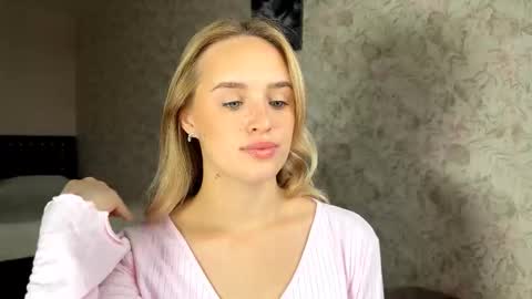 Snapshot of hermiladziekan chatting on 09.20.25 Sylvia online show from 09.20.25