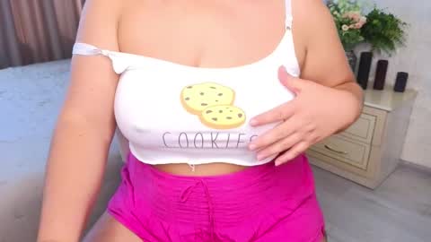 Snapshot of heroine_of_your_life chatting on 10.05.25 Maryana online show from 10.05.25