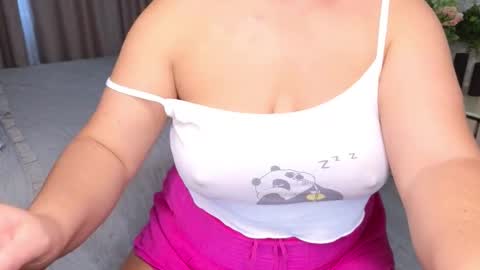 Snapshot of heroine_of_your_life chatting on 10.08.25 Maryana online show from 10.08.25