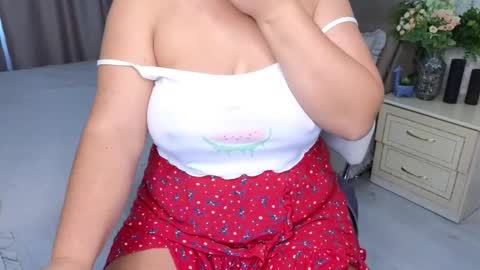 Snapshot of heroine_of_your_life chatting on 10.10.25 Maryana online show from 10.10.25