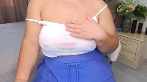 Snapshot of heroine_of_your_life chatting on 10.16.25 Maryana online show from 10.16.25