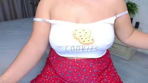 Snapshot of heroine_of_your_life chatting on 10.17.25 Maryana online show from 10.17.25