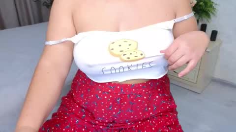 Snapshot of heroine_of_your_life chatting on 10.31.25 Maryana online show from 10.31.25