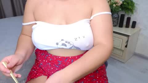 Snapshot of heroine_of_your_life chatting on 11.05.25 Maryana online show from 11.05.25