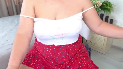 Snapshot of heroine_of_your_life chatting on 11.12.25 Maryana online show from 11.12.25