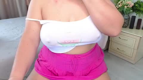 Snapshot of heroine_of_your_life chatting on 11.14.25 Maryana online show from 11.14.25