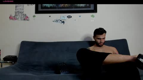 Snapshot of heteros_curious_ chatting on 06.24.26 yeis online show from 06.24.26