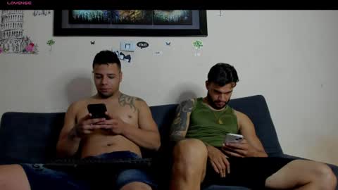 Snapshot of heteros_curious_ chatting on 06.26.26 yeis online show from 06.26.26
