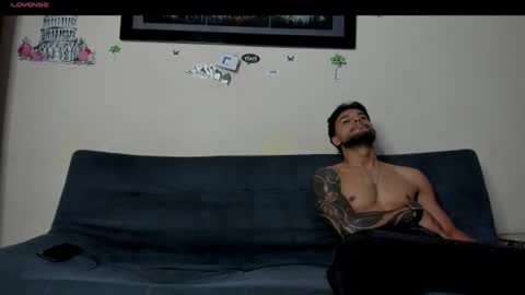 Snapshot of heteros_curious_ chatting on 08.05.26 yeis online show from 08.05.26