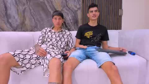 Snapshot of heteros_men chatting on 11.19.25 heteros men online show from 11.19.25