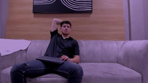 Snapshot of heteros_men chatting on 12.03.25 heteros men online show from 12.03.25