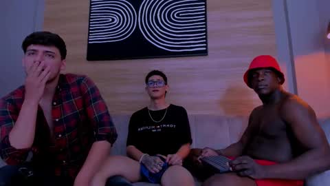 Snapshot of heteros_men chatting on 12.04.25 heteros men online show from 12.04.25