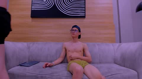 Snapshot of heteros_men chatting on 12.05.25 heteros men online show from 12.05.25