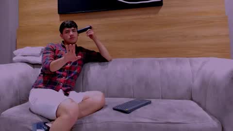 Snapshot of heteros_men chatting on 12.15.25 heteros men online show from 12.15.25