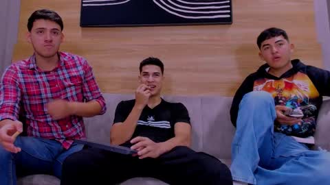 Snapshot of heteros_men chatting on 12.17.25 heteros men online show from 12.17.25