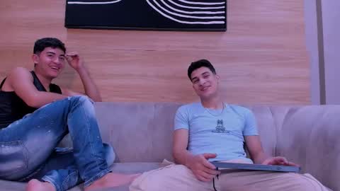 Snapshot of heteros_men chatting on 12.22.25 heteros men online show from 12.22.25