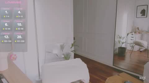 Snapshot of hevaenn chatting on 12.10.24 hi my name is Eva. online show from 12.10.24