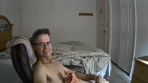 Snapshot of hewes1 chatting on 12.08.24 hewes1 online show from 12.08.24