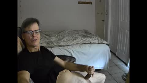 Snapshot of hewes1 chatting on 12.21.24 hewes1 online show from 12.21.24