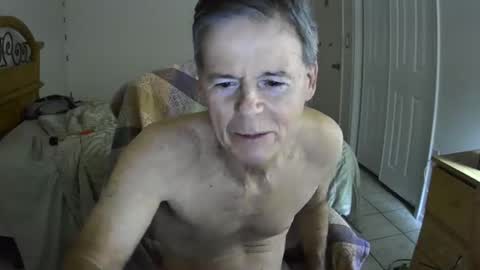 Snapshot of hewes1 chatting on 12.30.24 hewes1 online show from 12.30.24